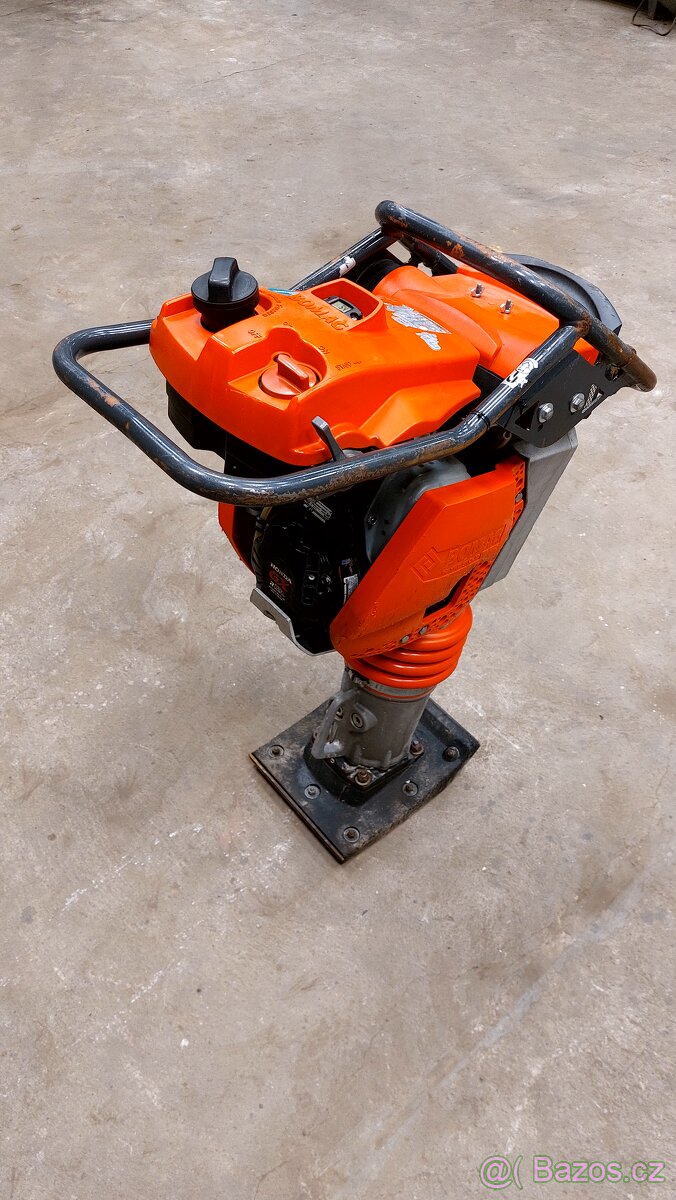 Vibrační pěch Bomag BT 65