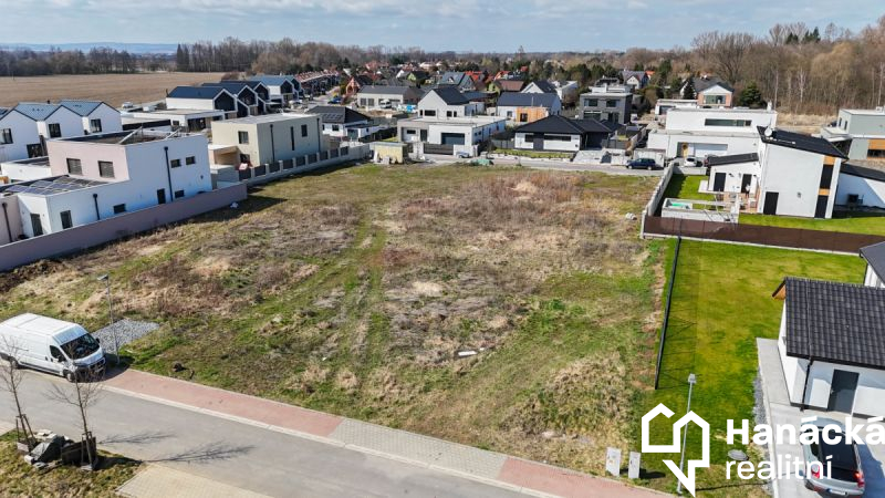 Stavební pozemek v Chomoutově u Olomouce – 896 m²
