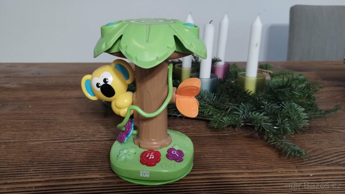 Koala na stromě s přísavkou na stůl