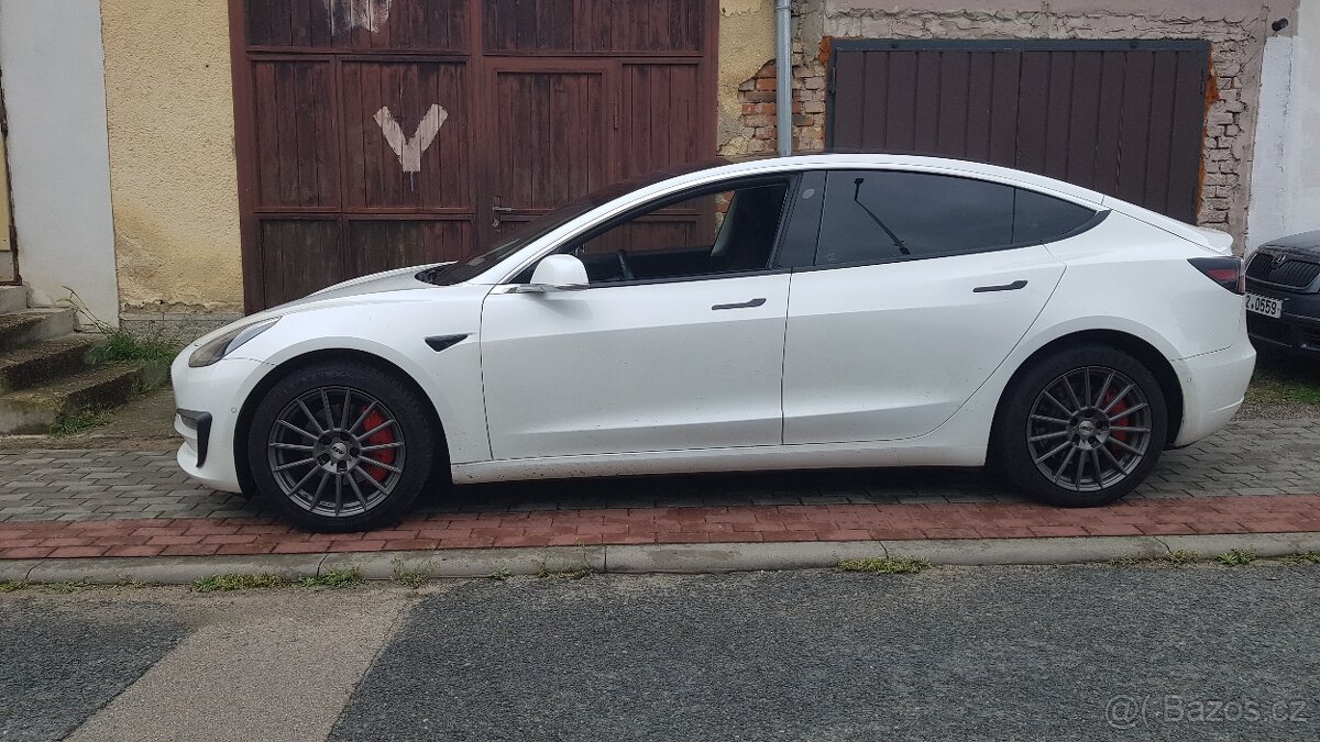Kola AEZ tesla 3