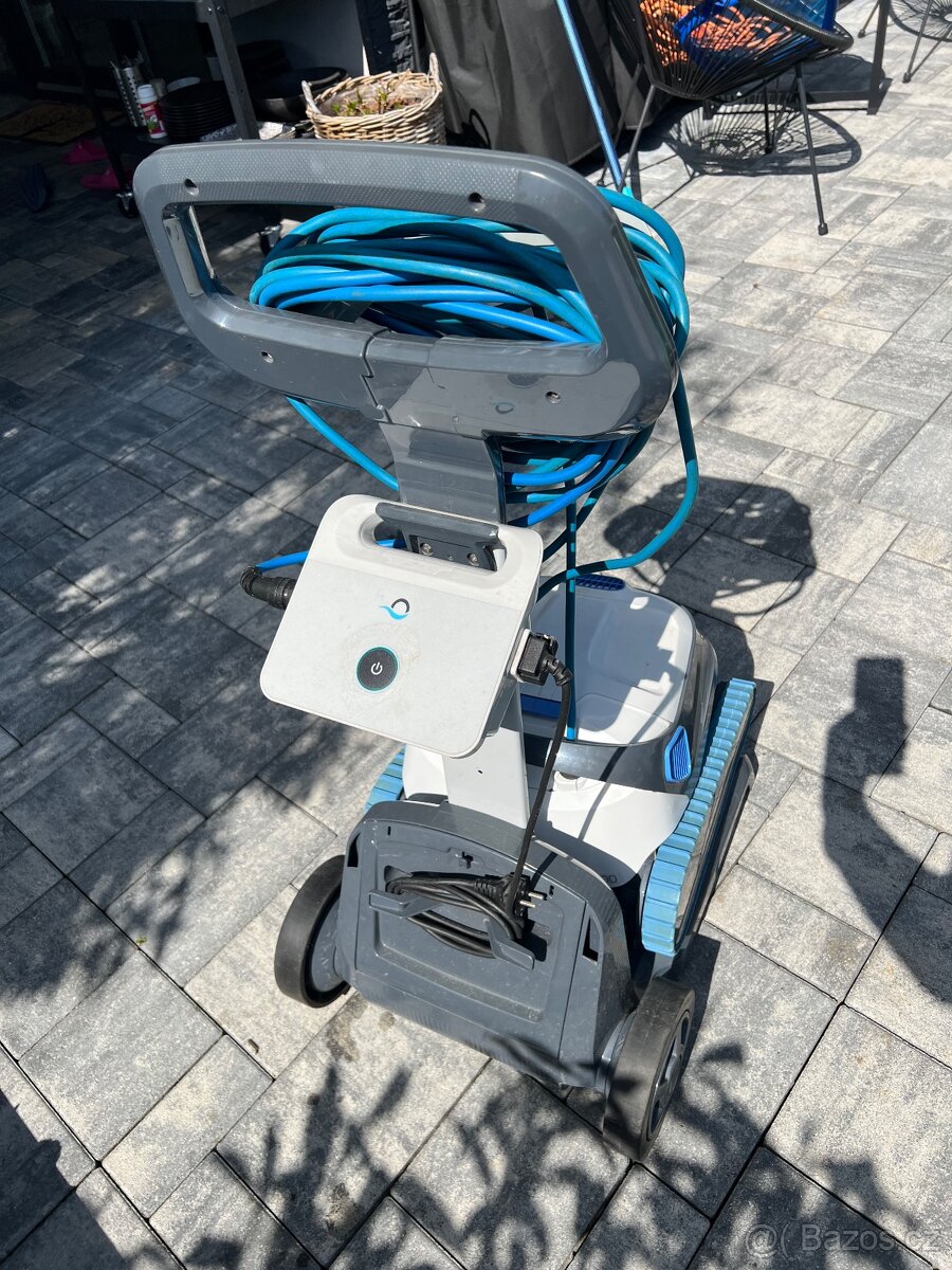 Bazénový vysavač Dolphin S300
