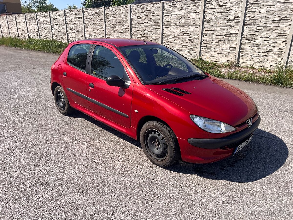 Peugeot 206 1,4 - 112 040km, TAŽNÉ