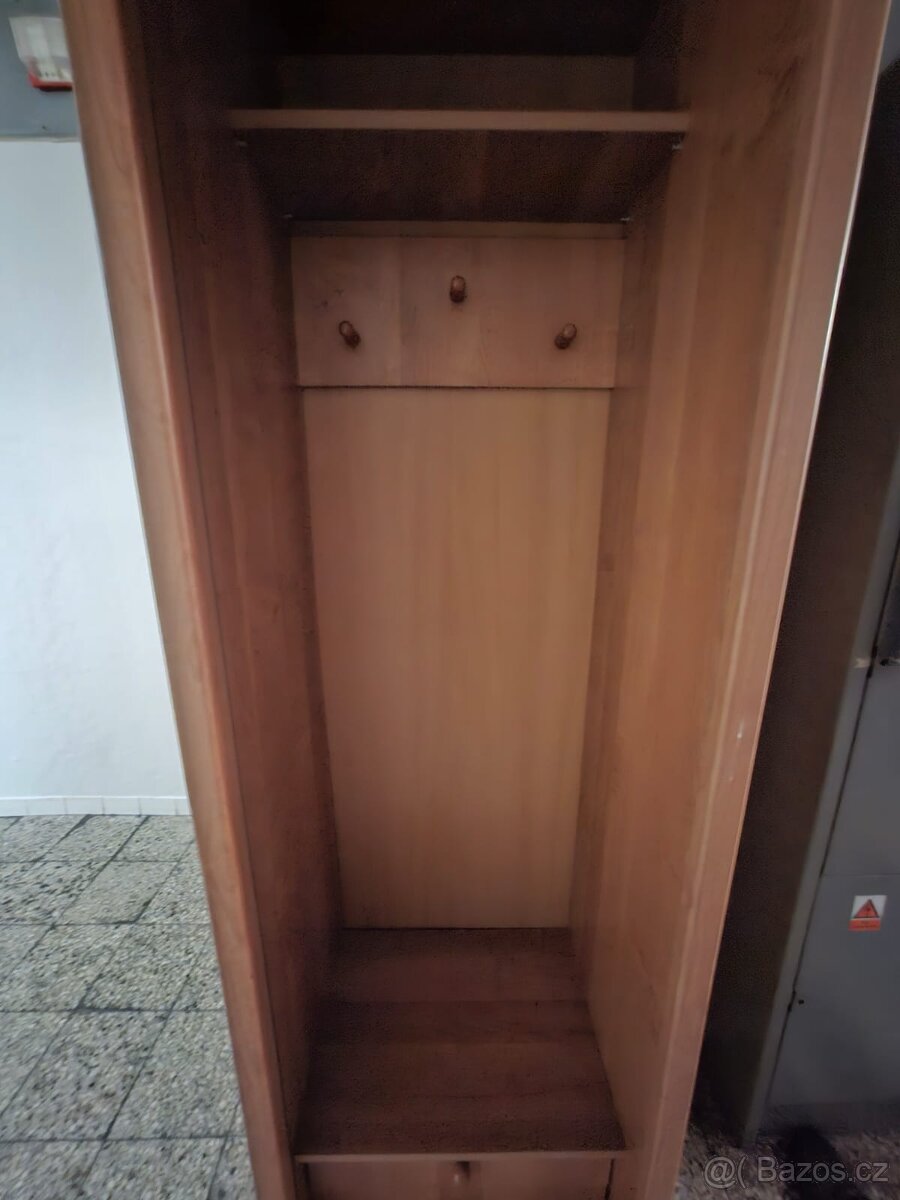 Prodám šatní skříň