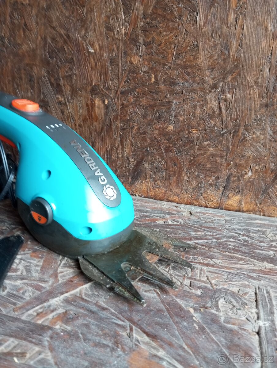 Aku nůžky na trávu Gardena - rezervace