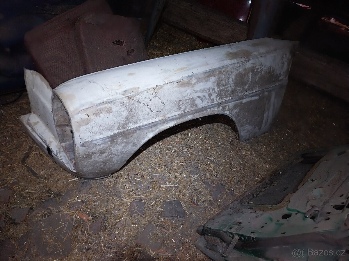 Mercedes W115 plastove blatniky