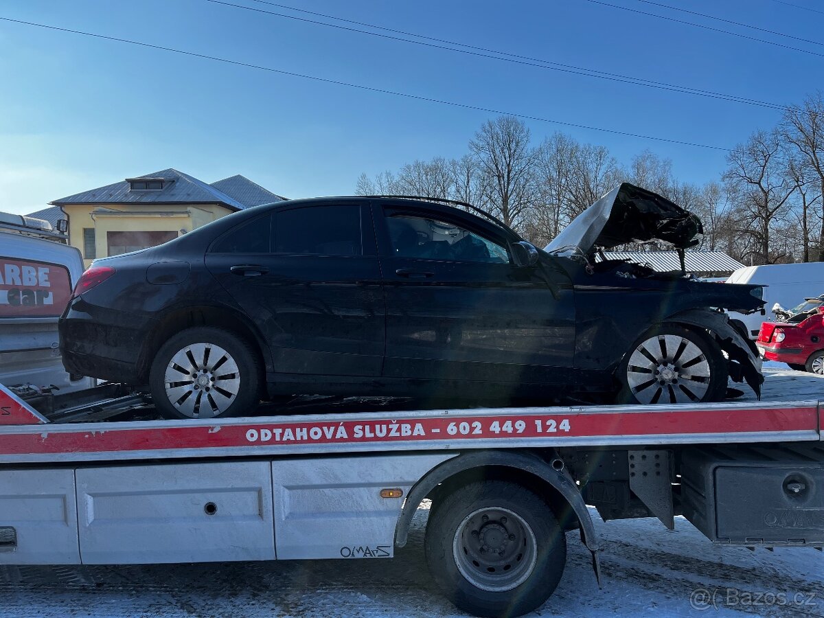 Prodám havarovaný Mercedes C220 CDi, 2016,CZ,1. MAJITEL 1947