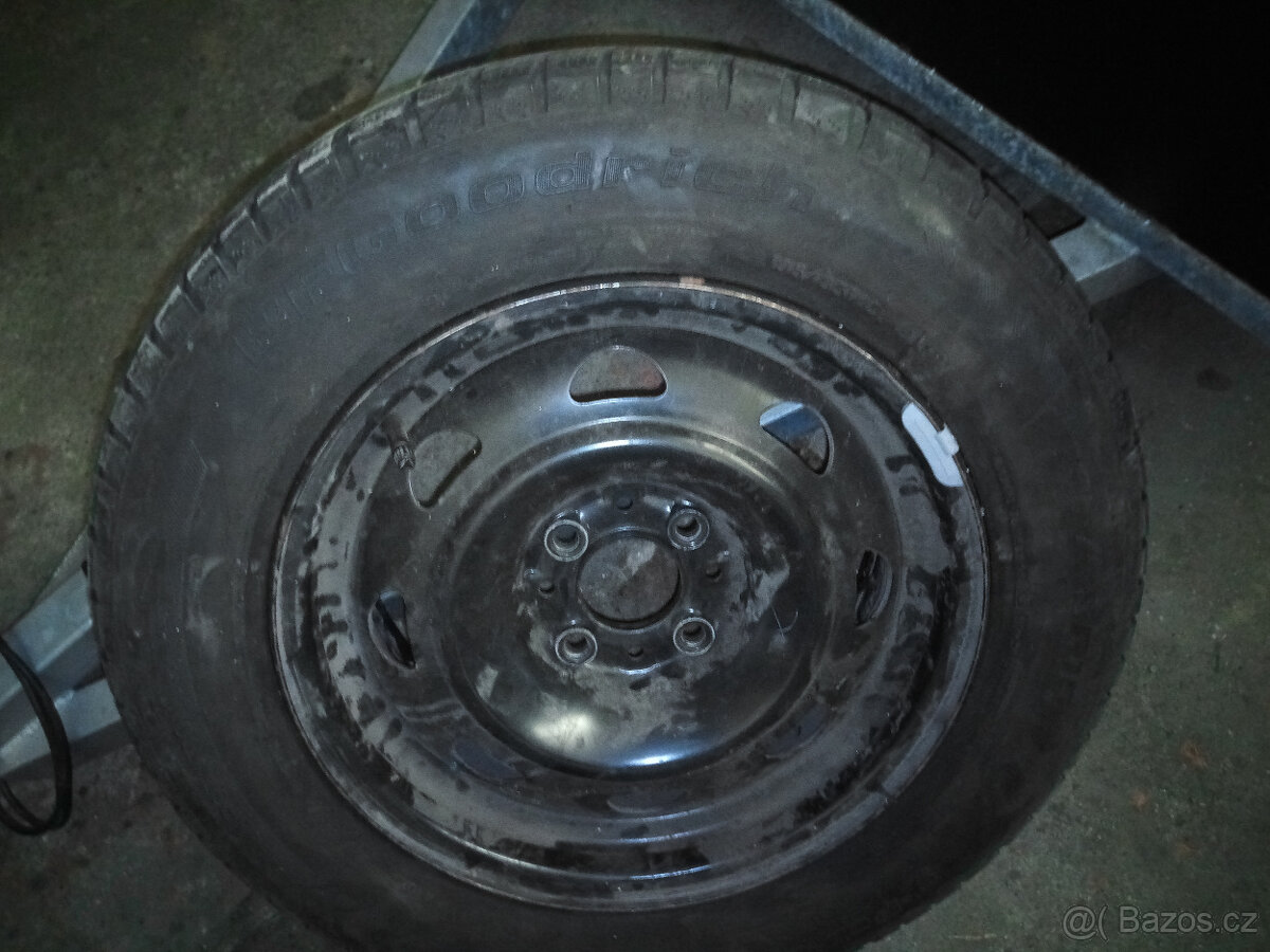 Kompletní zimní kolo na PEUGEOT