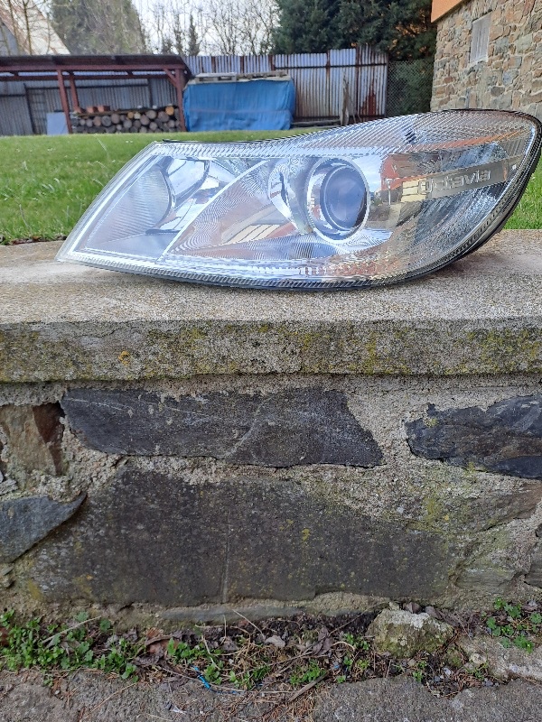 Levé přední světlo Octavia II facelift