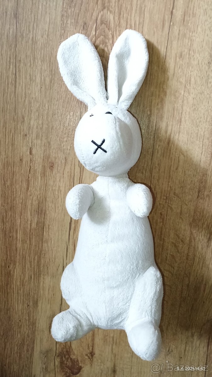 Králík Bob z klobouku