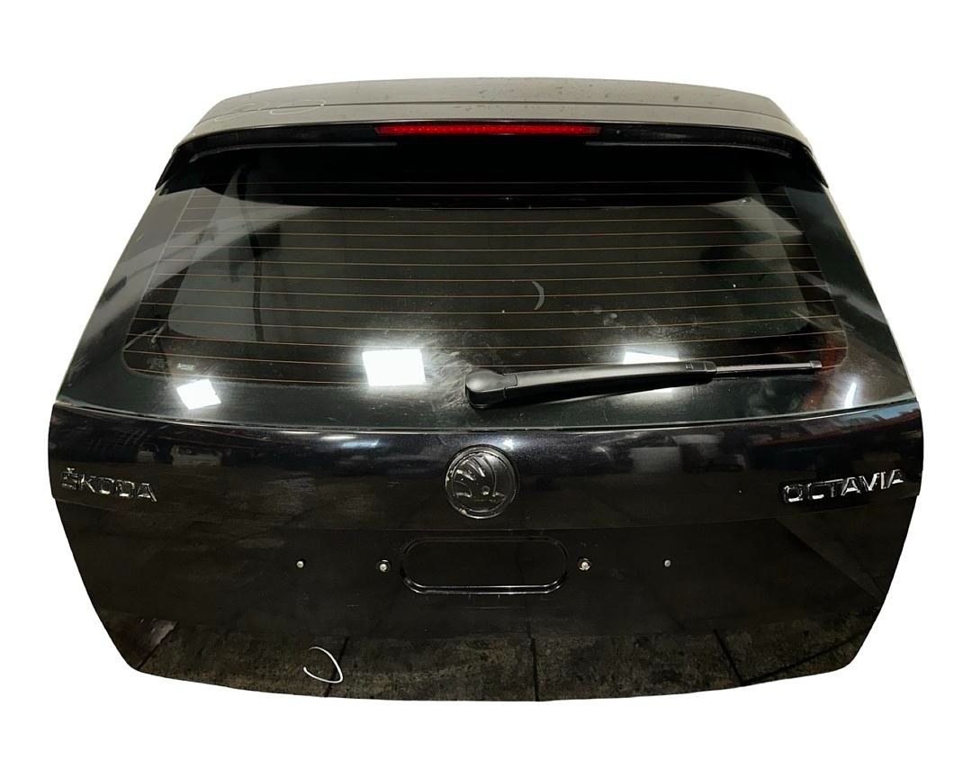 Páté dveře černá metalíza LF9R Škoda Octavia 3 kombi 2014