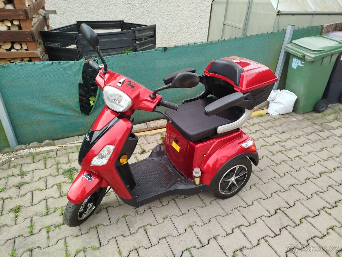 Elektronická tříkolka selvo