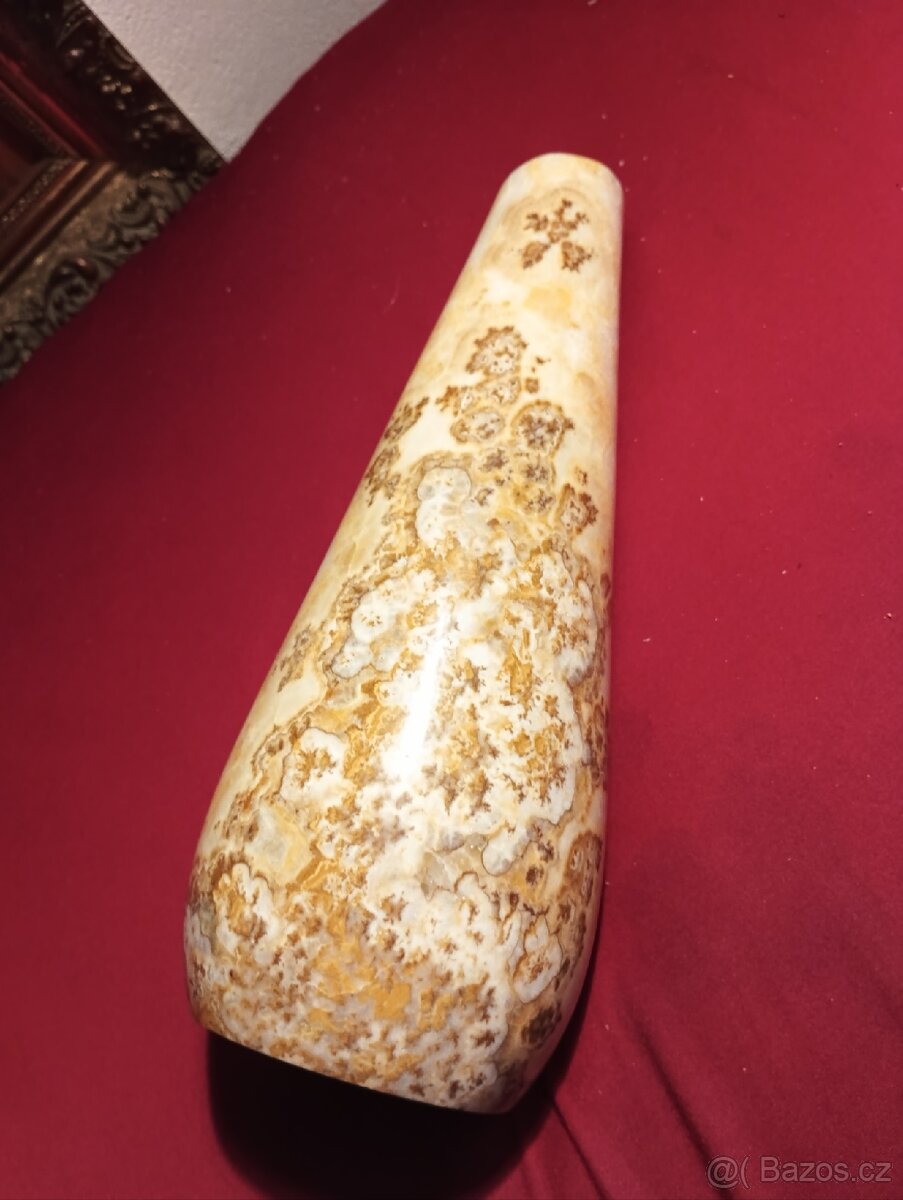 Váza,Onyx ,nepoškozena ,27 cm.