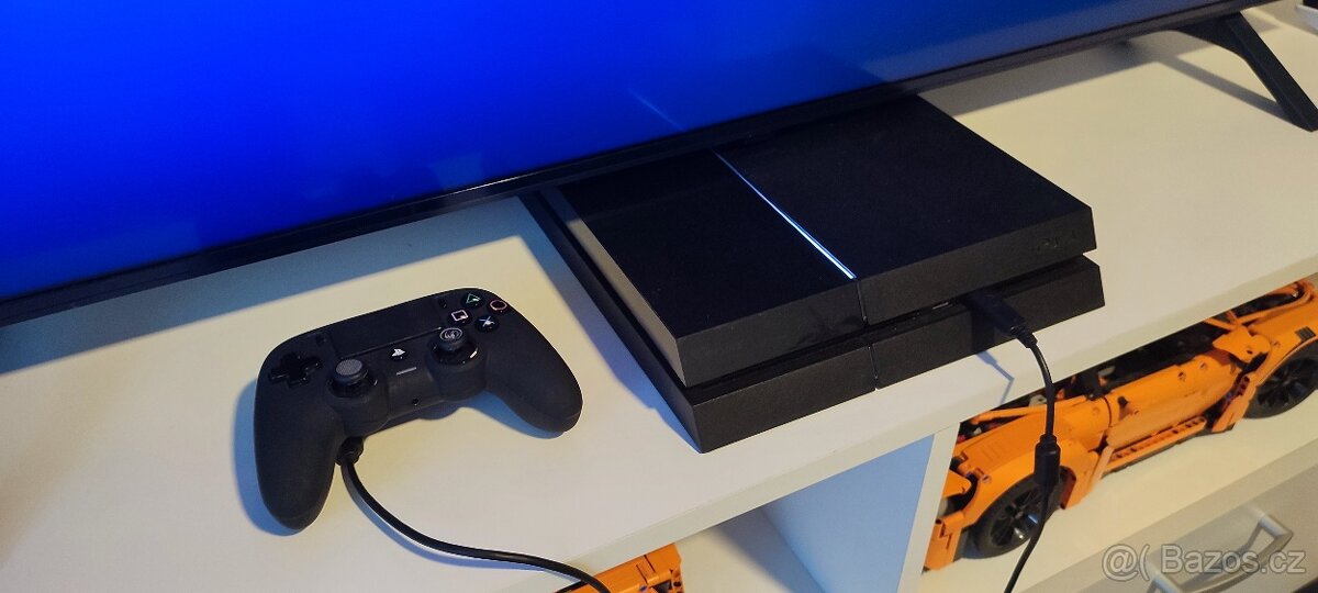 Prodám PlayStation 4