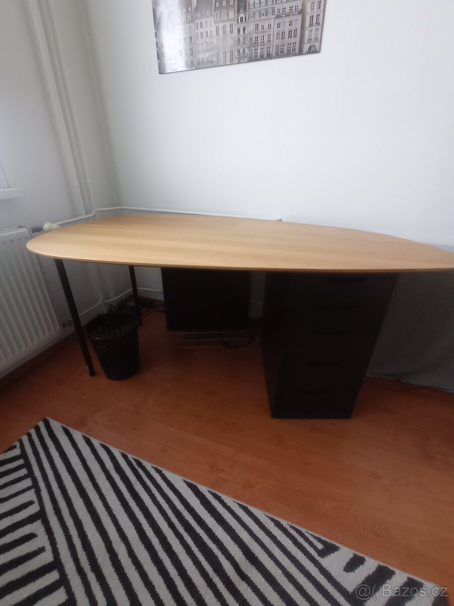 Kancelářský stůl, atypický, dřevěný, kovové černé nohy