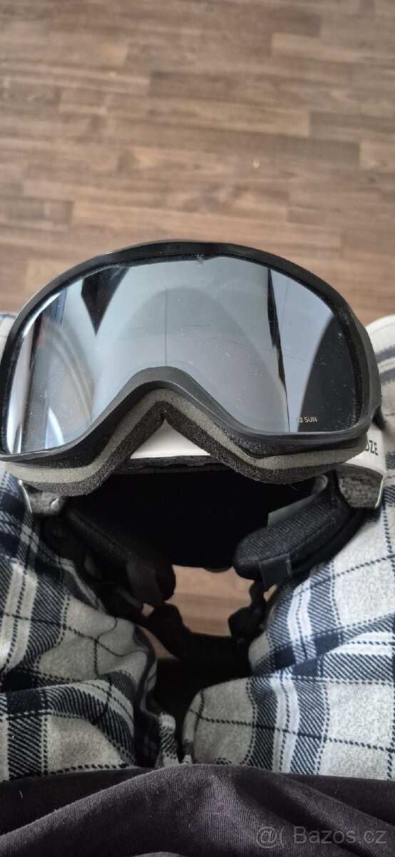 Prodej lyžařské helmy + lyžařské brýle