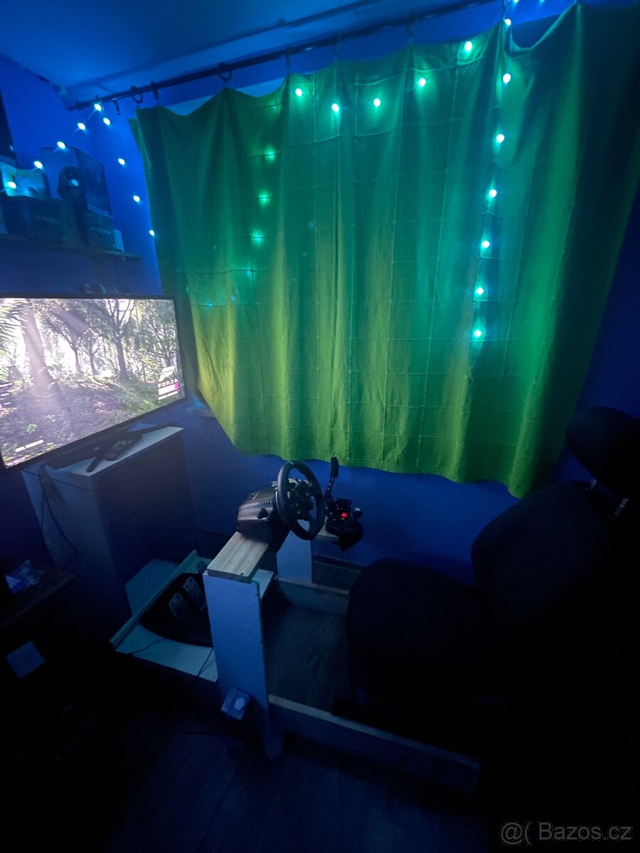 Herni volant a kokpit logitech g29