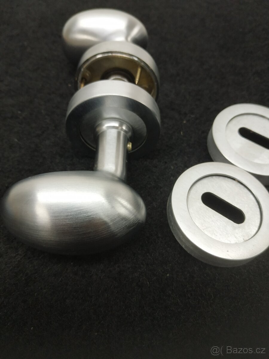 Dveřní kování Koule F 507 otočná