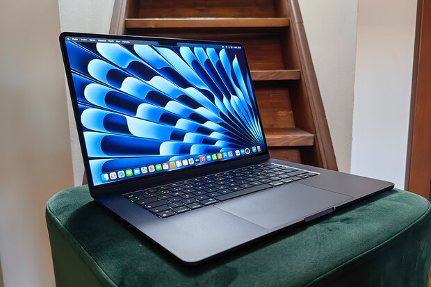 MACBOOK AIR 13” M3/256GB/16GB temně inkoustový- V ZÁRUCE