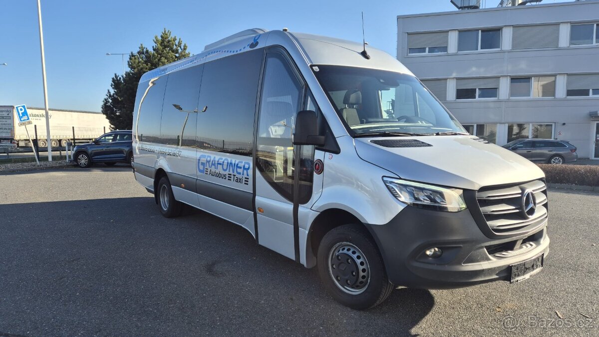 Mercedes-Benz Sprinter 519 Comfort Bus XL 19+1+1