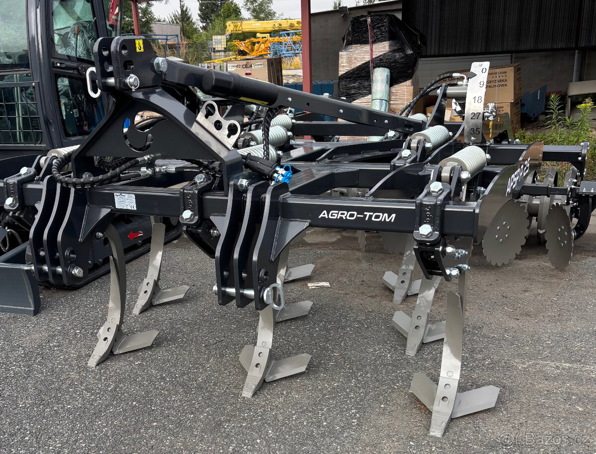 Predám radličkový podmietač 2,5m Hudraulicke nastaveni valce