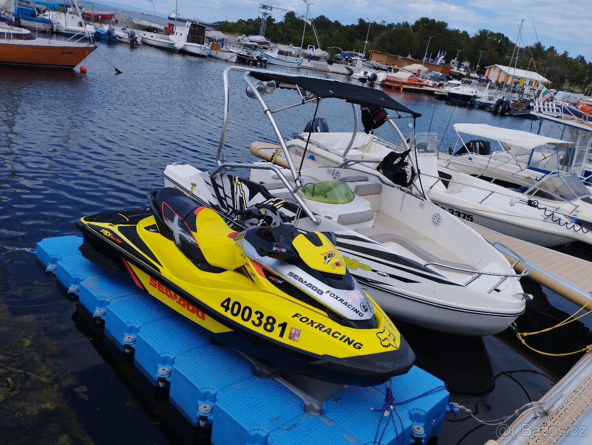 Plastové skládací molo pro vodní skútr