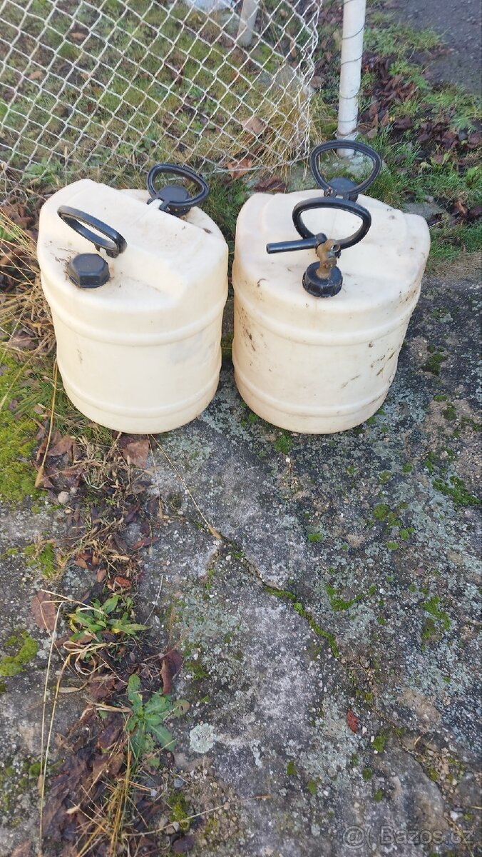 Prodej 2x soudků na vodu.