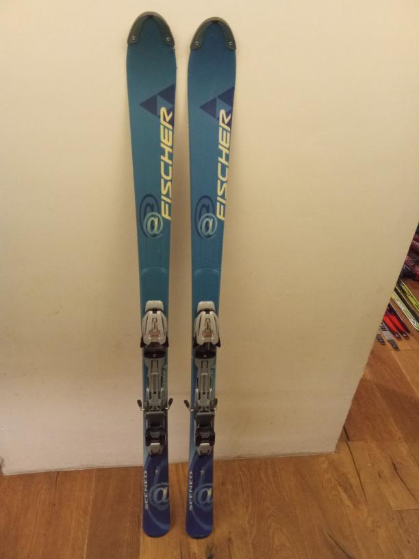 sjezdové lyže Fischer 160 cm