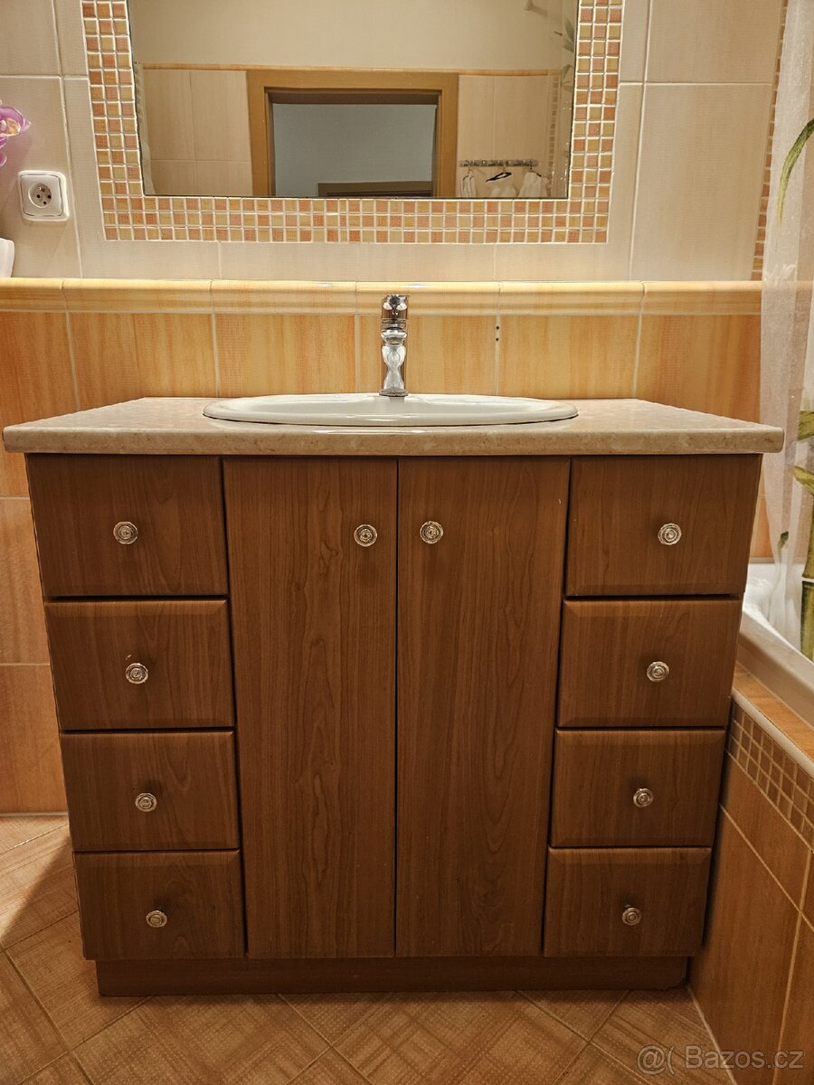 Koupelnová skříňka včetně umyvadla a baterie