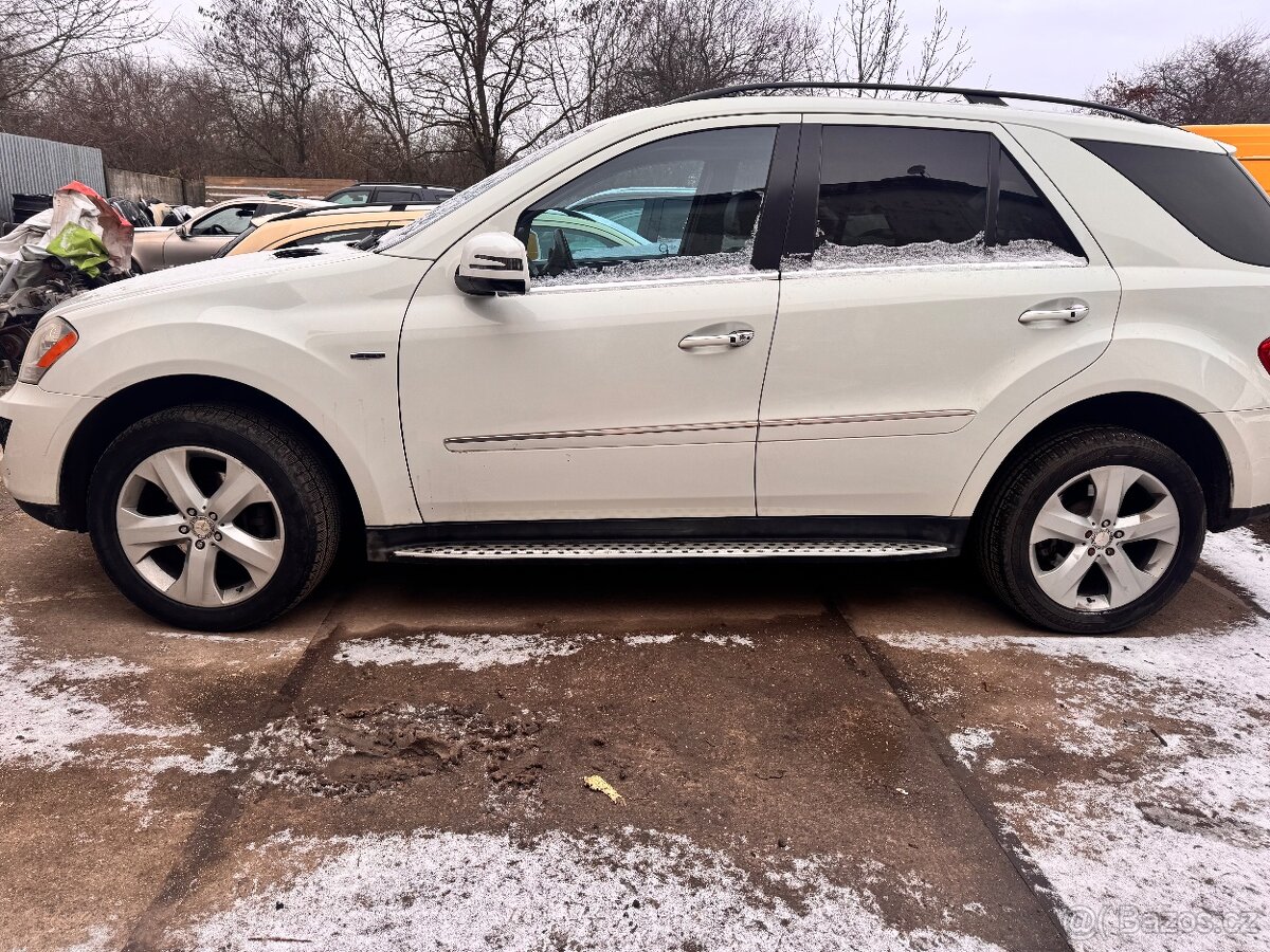 Alu kola Mercedes r19