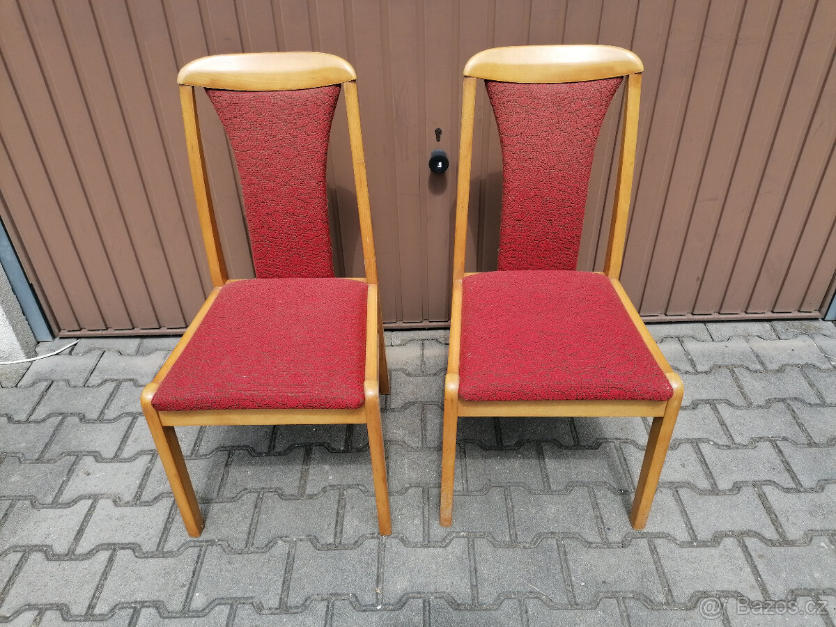 Jídelní dřevěné polstrované židle