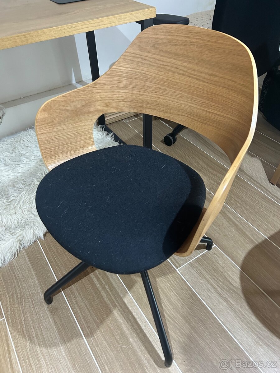 Otočná kancelářská židle Jysk