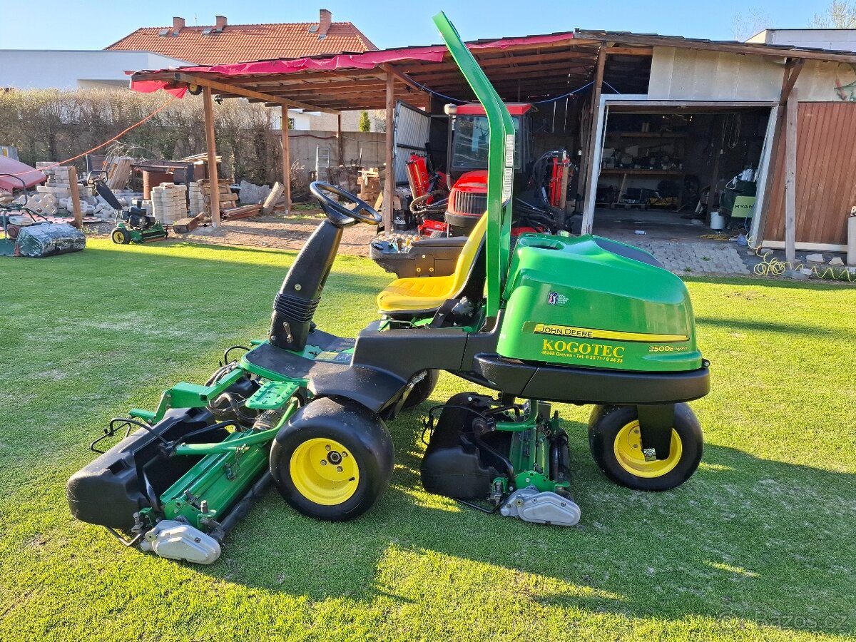 Vretenova sekacka John Deere 2500diesel hybrid hezky stav.