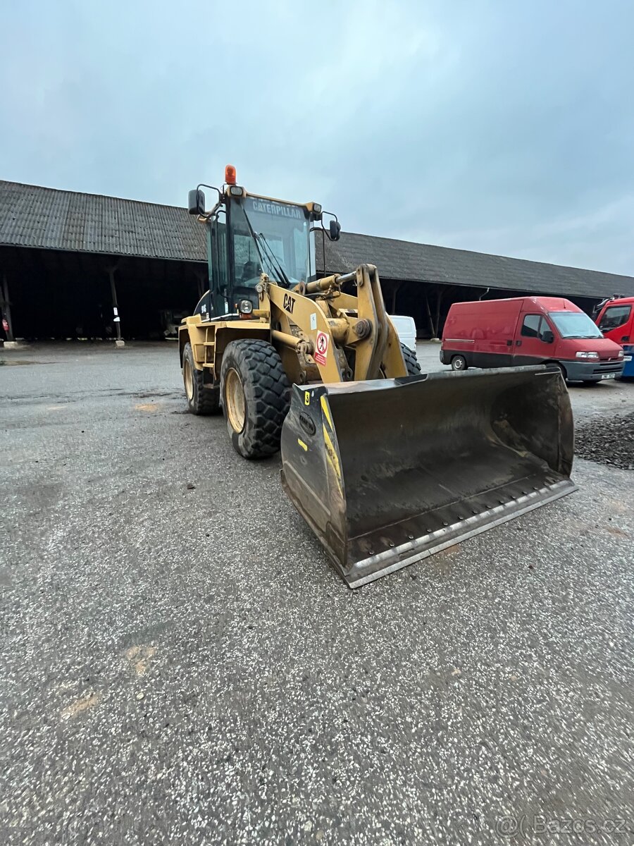 Kloubový nakladač Cat 914 g