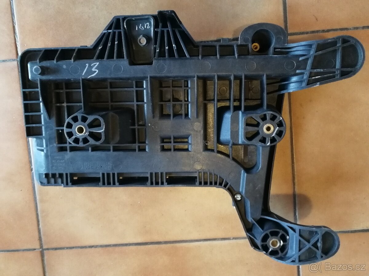 Držák autobaterie VW