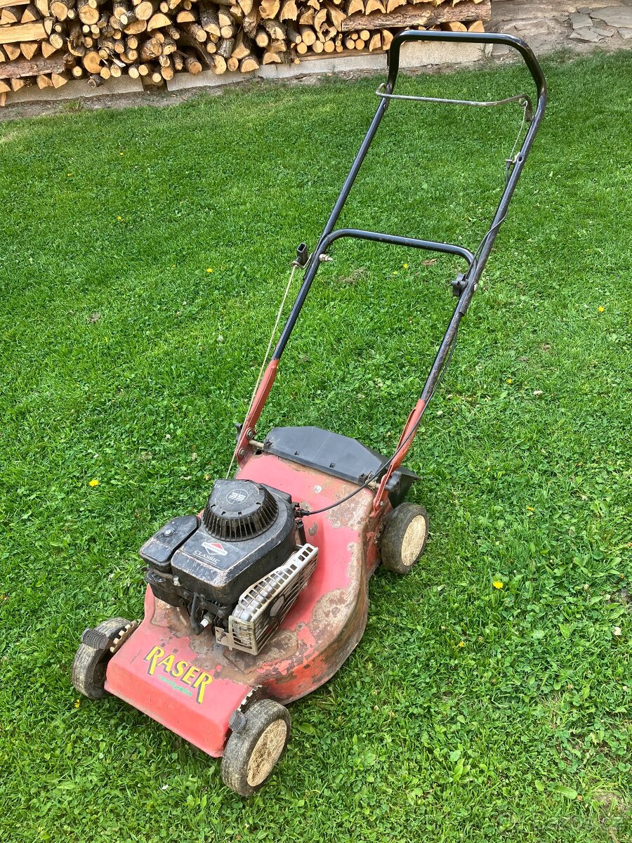 Prodám funkční sekačku RASER s motorem Briggs & Stratton