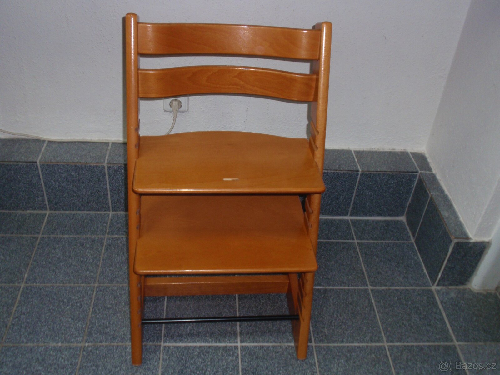SUPER MASIVNÍ DŘEVĚNÁ ROSTOUCÍ ŽIDLE STOKKE TRIPP TRAPP
