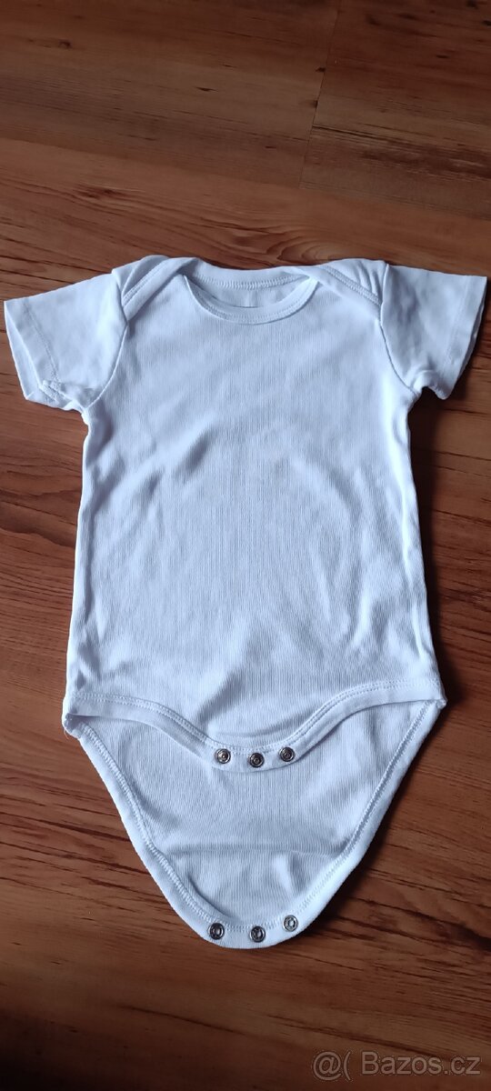 Bílé body krátký rukáv vel. 86