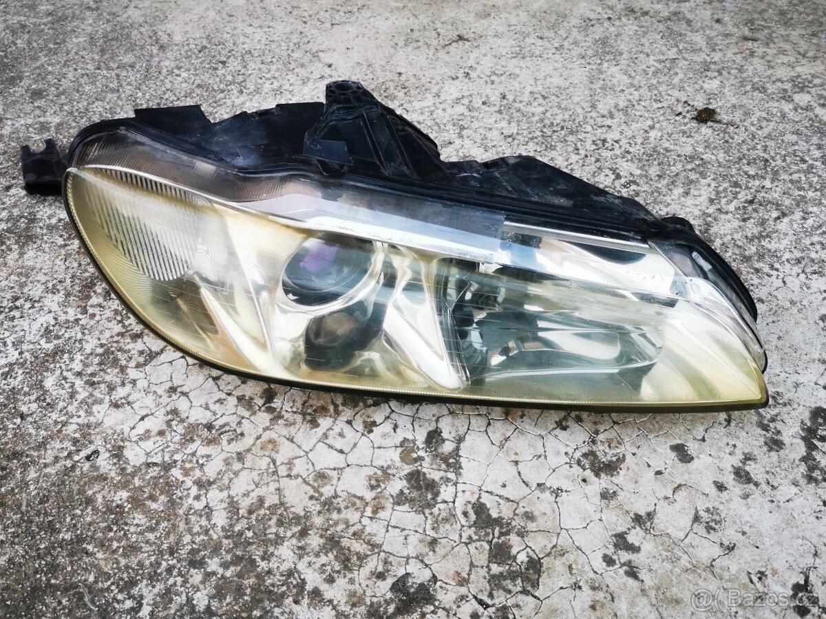 Pravy predni svetlo pre peugeot 406 coupe.