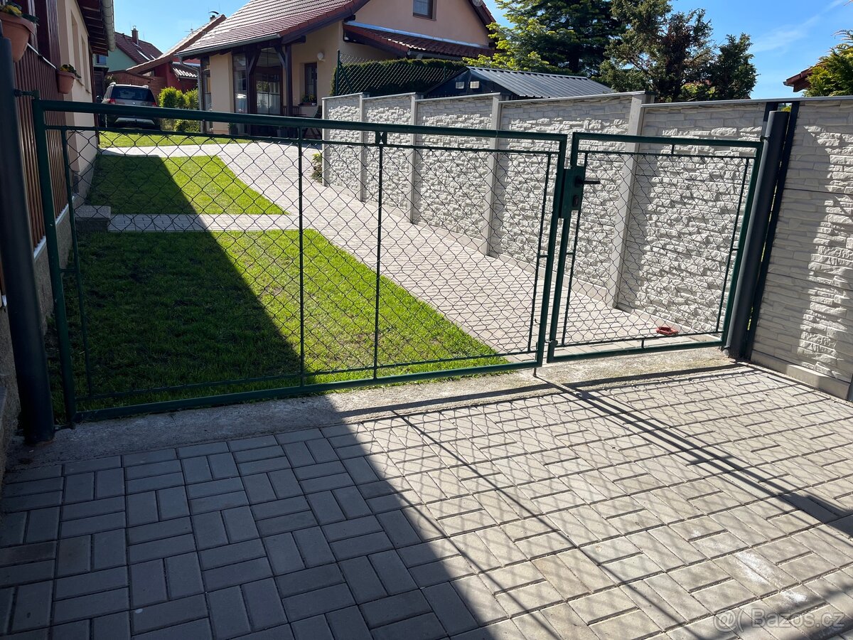 Zahradní branka, dvoukřídlá brána