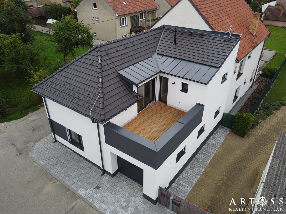 Pronájem novostavby rodinného domu 4+kk s terasou, v obci Li