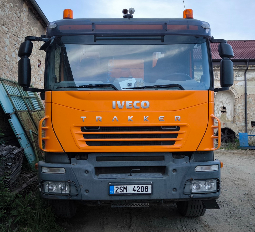 Iveco Trakker, tří stranný sklápěč ve velmi dobrém stavu.