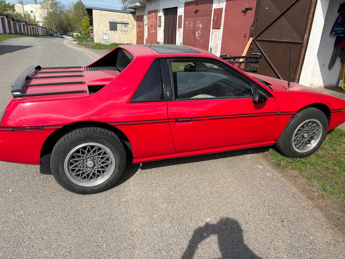Prodám Pontiac Fiero 2.5 r.v.1986 po starší renovaci