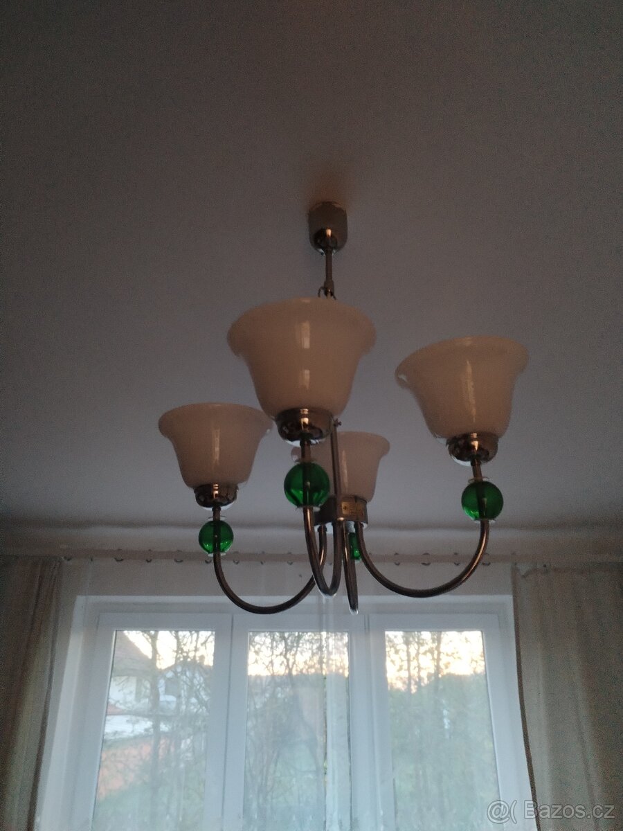 Lustr sklo.