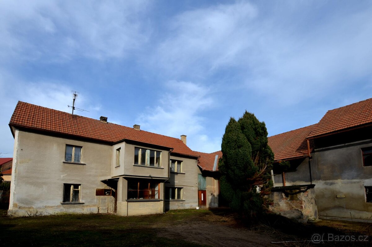 Prodej venkovské usedlosti v Předoníně s dvěmi stodolami na