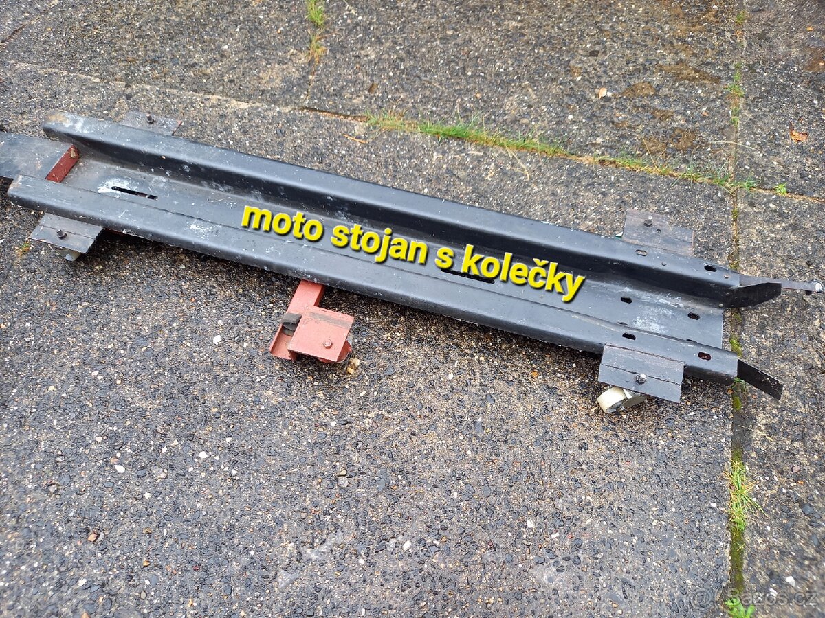 Manipulacni stojan na motorku vozik