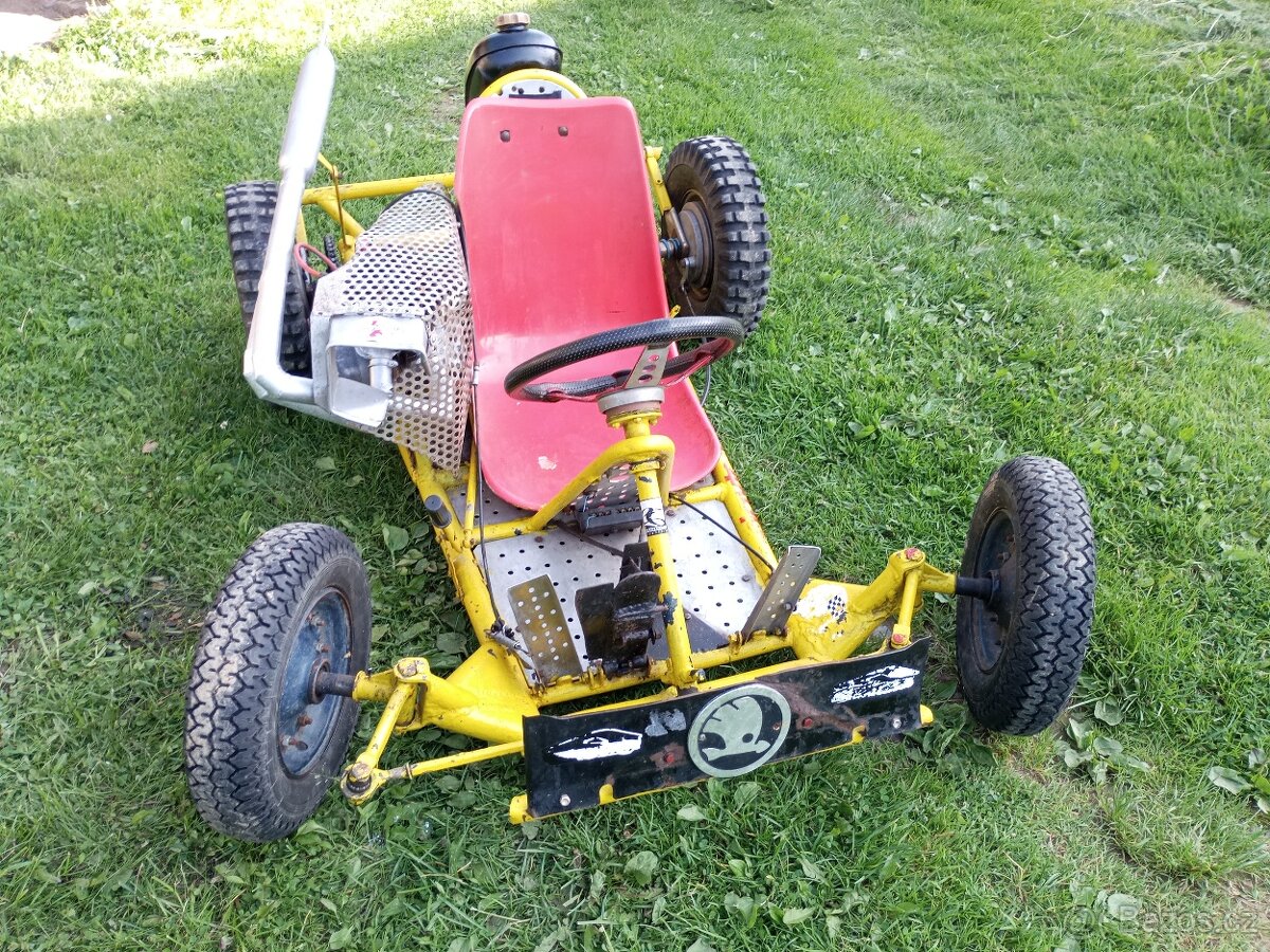 Závodní motokára