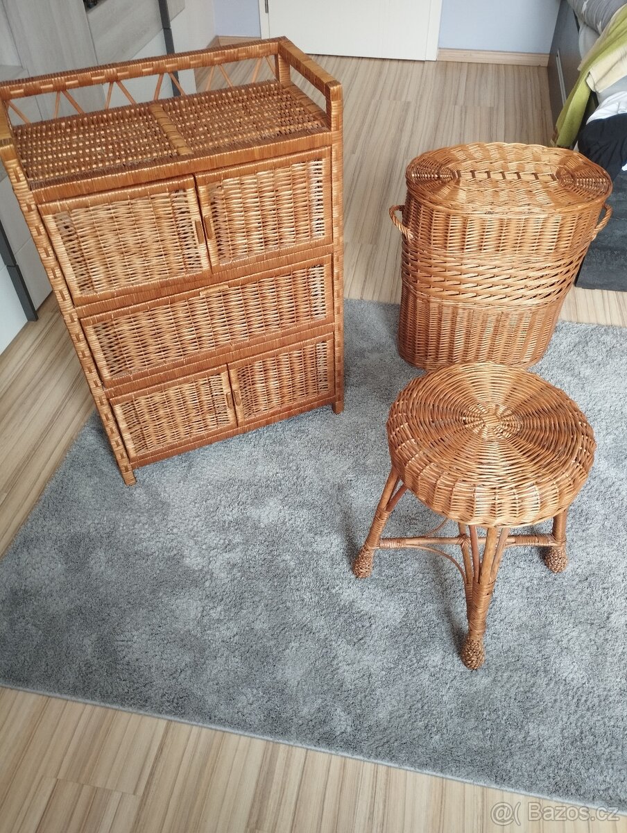 proutěný set skříň, židle, koš na prádlo
