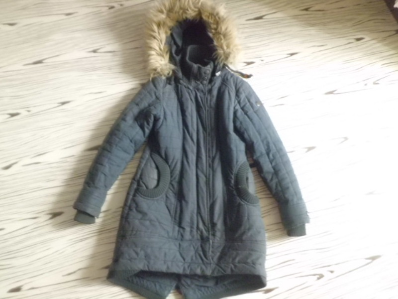 KHUJO-málo použitá pěkná parka s kapucí M-L