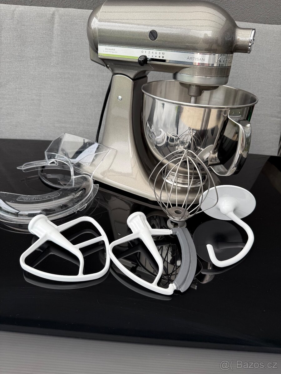 Kuchyňský robot KitchenAid Artisan šedý