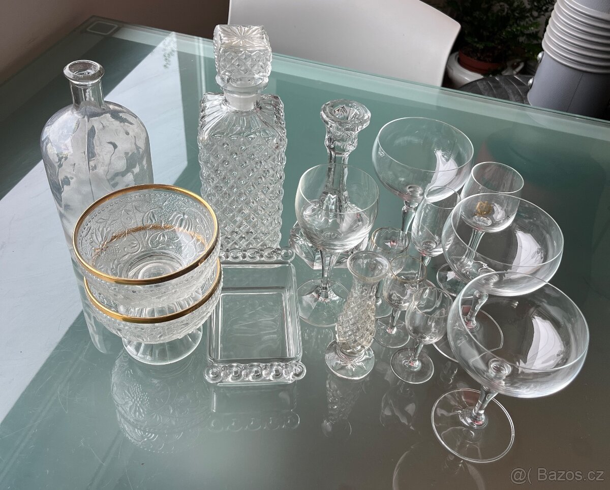Retro skleněný set – karafy, misky, sklenky